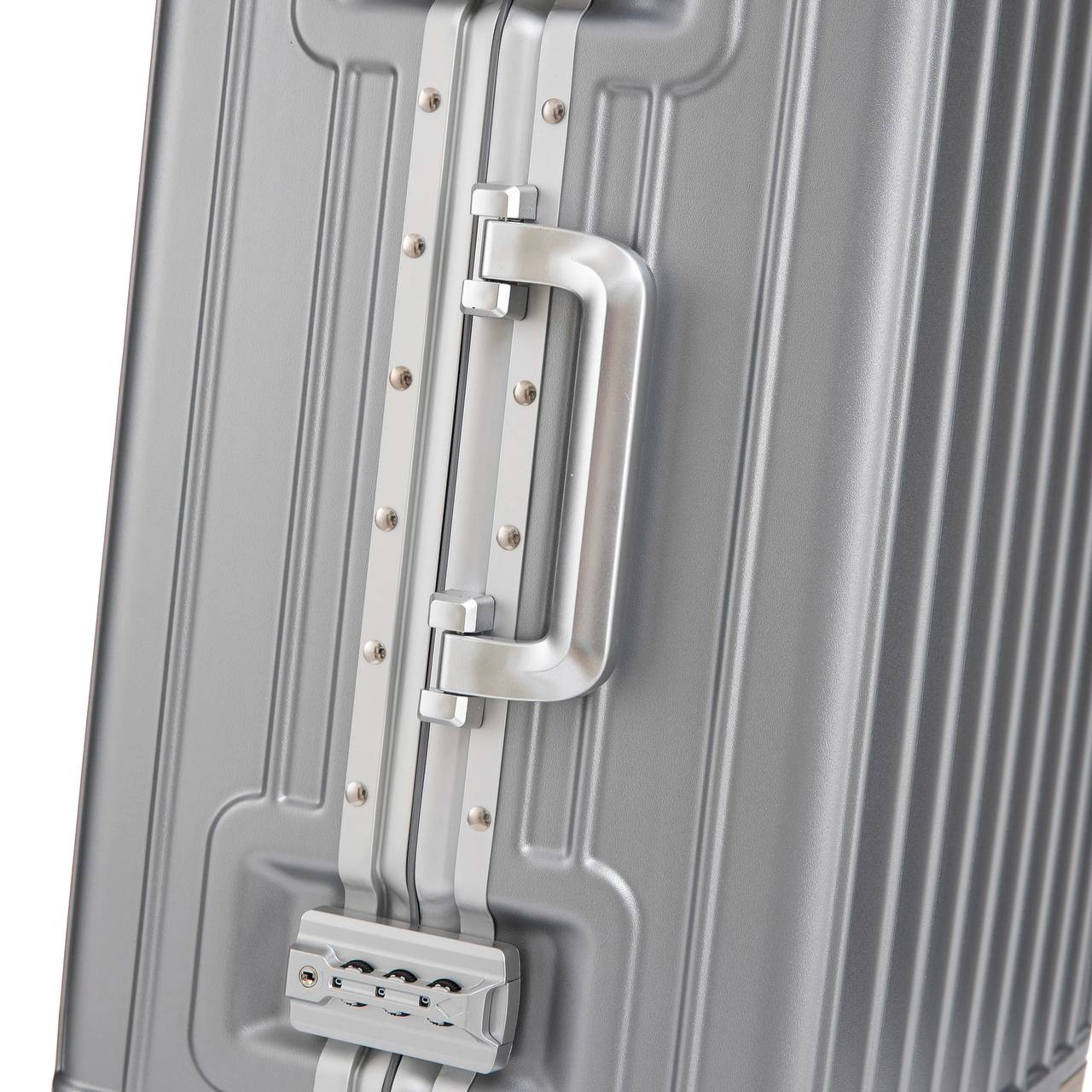 Valise Premium en Aluminium – Élégance & Résistance
